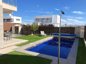 Elegant House with Pool in Vistabella